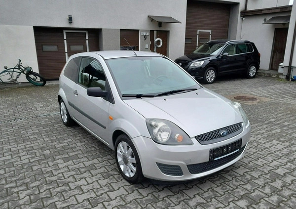 Ford Fiesta cena 9900 przebieg: 125714, rok produkcji 2006 z Łęczna małe 172